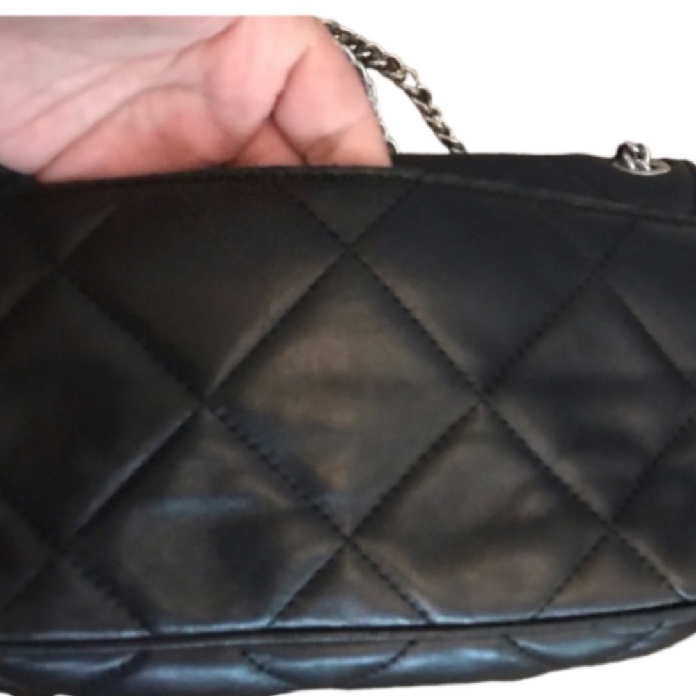 Micheal Kors black classic quilted  leather crossbody, versatile Like New - Picture 3 of 13